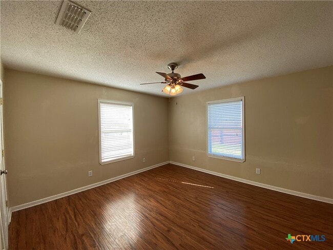 Building Photo - 1490 W Klein Rd