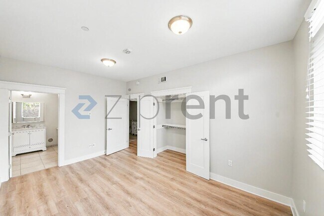 Building Photo - Unit