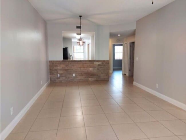 Building Photo - Renovated Intracoastal Front Condo Availab...