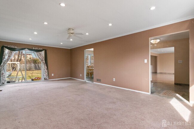 Building Photo - 12 Mershon Ln