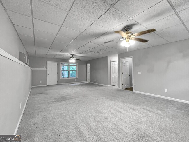 Building Photo - 6825 Wells Ct