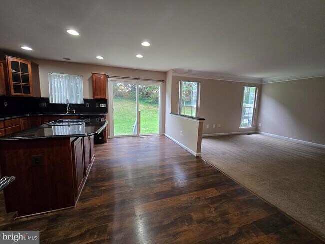 Building Photo - 832 Fox Den Rd
