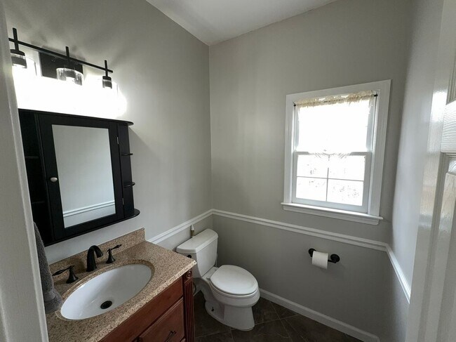 Building Photo - 2845 Stratfield Ct