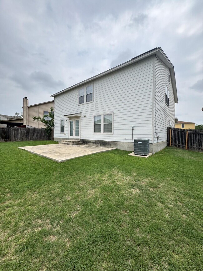 Building Photo - Beautiful home located in the desirable Ga...