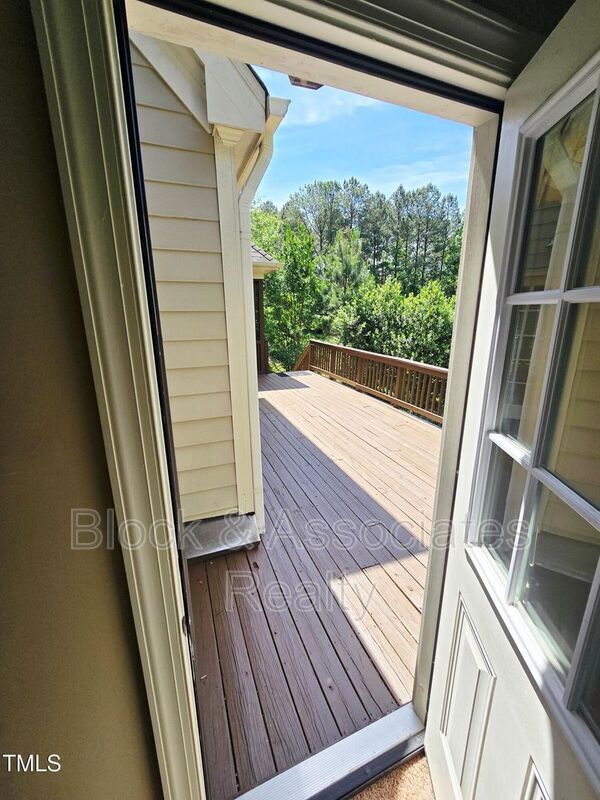 Building Photo - 10216 San Remo Pl