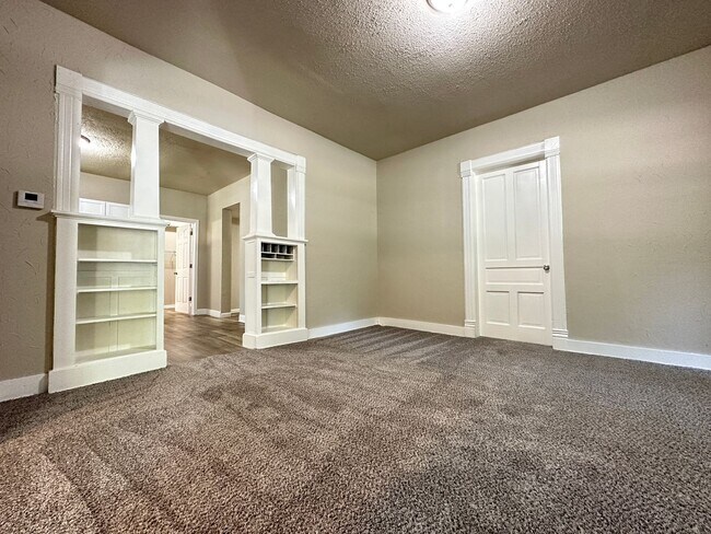Building Photo - 4 Bedroom 2 Bathroom Home in Winterset