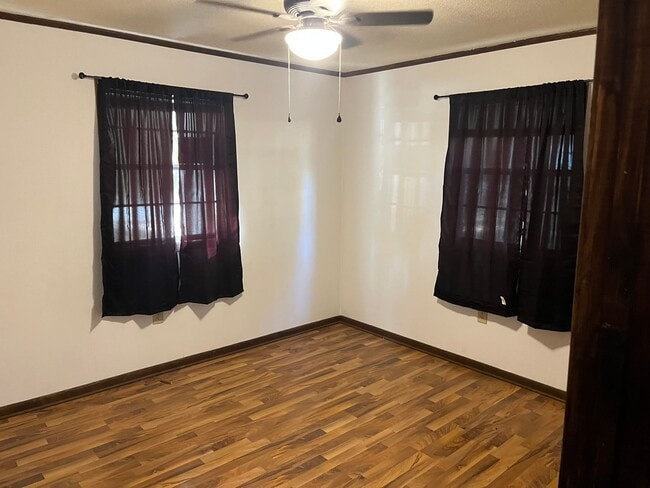 Building Photo - 115 Blair St