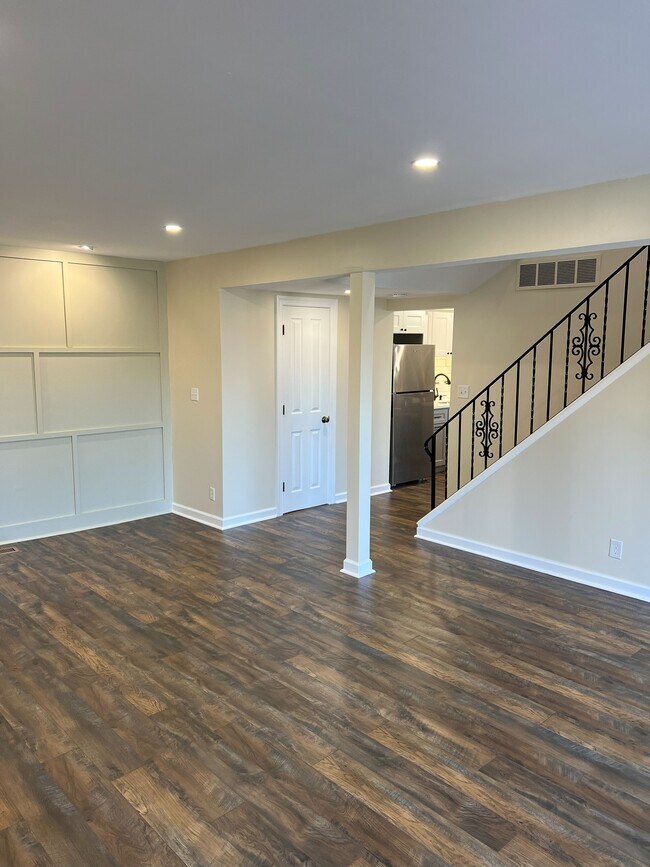 Building Photo - 149 W Kenilworth Cir