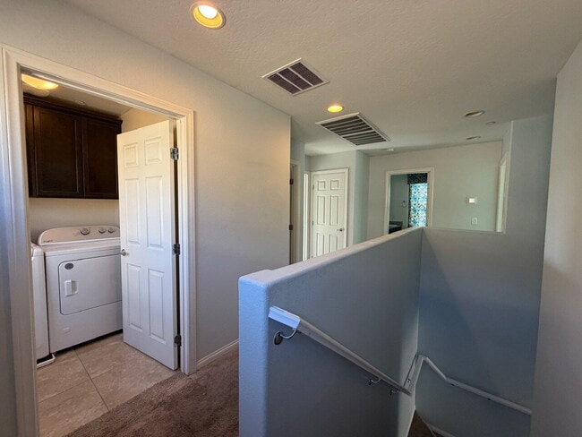 Building Photo - 4 BED 2.5 BATH 2 CAR GARAGE SINGLE FAMILY HOME W/ FULLY LANDSCAPED BACKYARD. THIS WAS FORMER MODE...