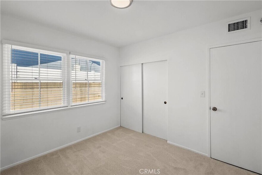 Building Photo - 6061 Dundee Dr