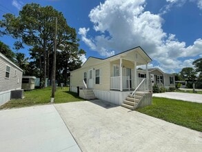Building Photo - 11500 SW Kanner Hwy