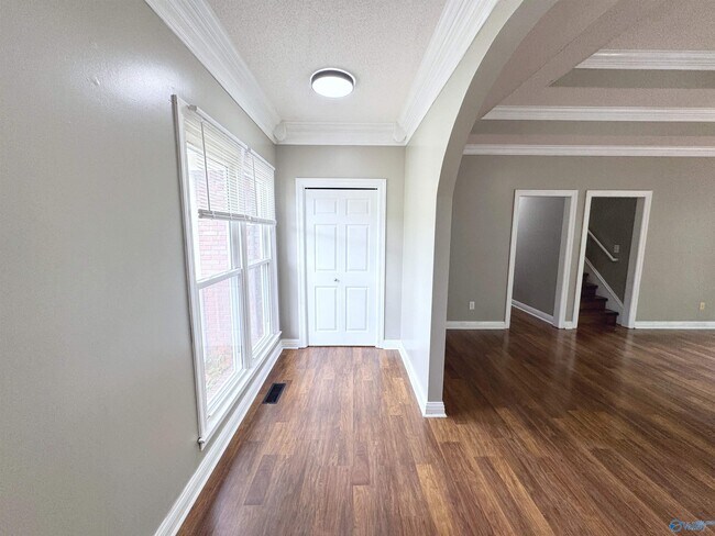 Building Photo - 192 Rosecliff Dr