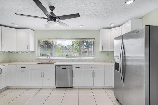 Building Photo - 1320 NE 27th Ave