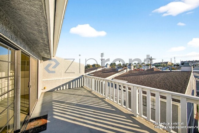 Building Photo - 2021 Carnegie Ln