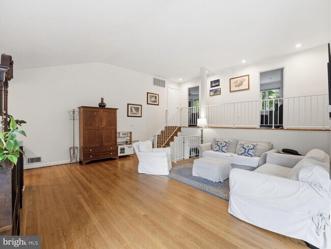 Building Photo - 405 Underhill Pl
