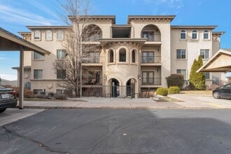 Building Photo - Beautiful 3 Bedroom 2 Bath Condo in Torino Village in North Orem
