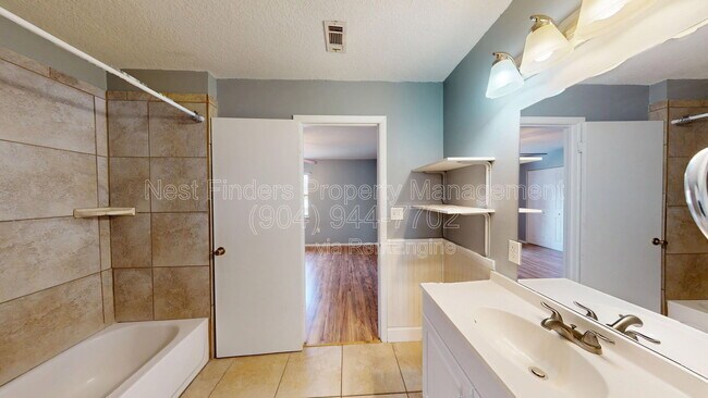 Building Photo - 11406 Bedford Oaks Dr