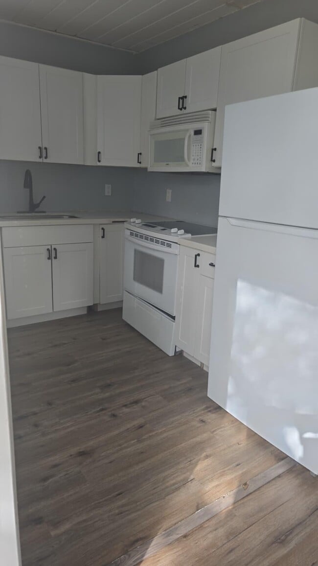 Building Photo - 220 Fleming Ave