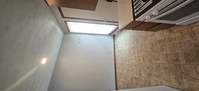 Building Photo - 838 Hitt St