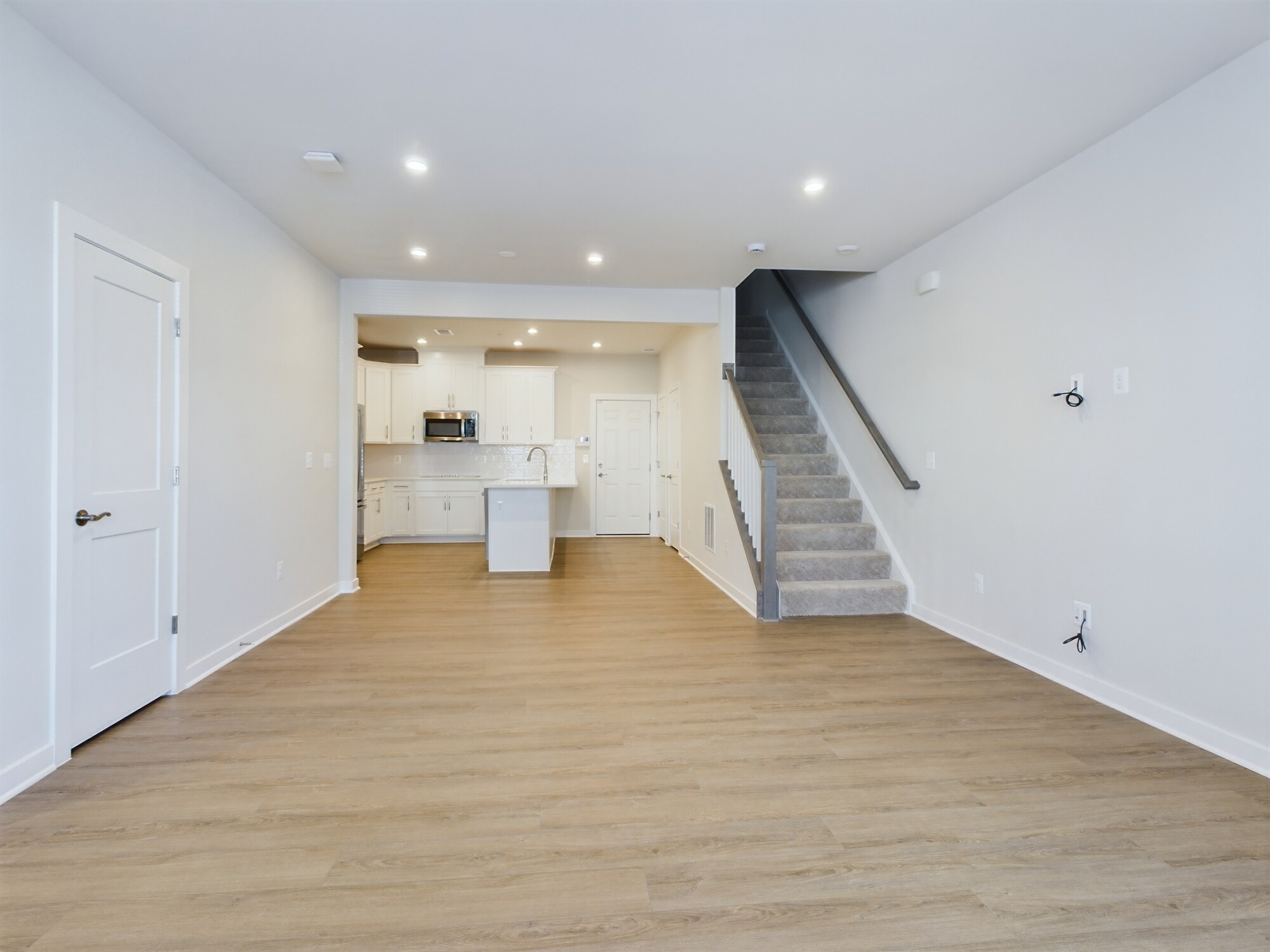 Building Photo - 43801 Middleway Ter