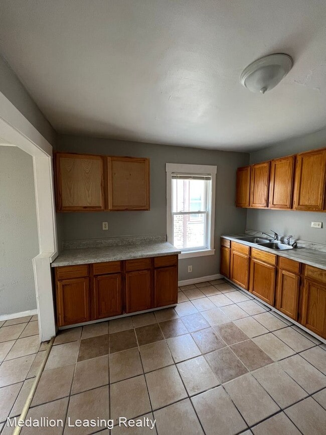 Building Photo - 4 br, 2 bath House - 9815 S Throop St