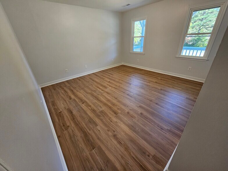 Building Photo - 2800 South Ridge Dr
