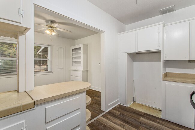 Building Photo - Newly renovated  1-bedroom backhouse in Mentone!