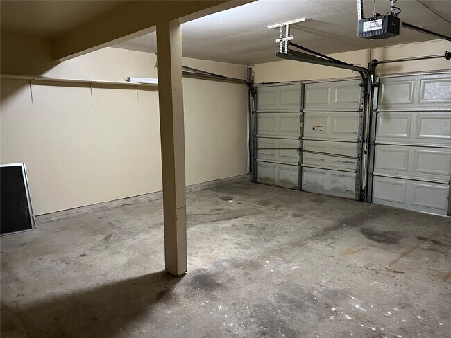 Building Photo - 65 Yewleaf Rd