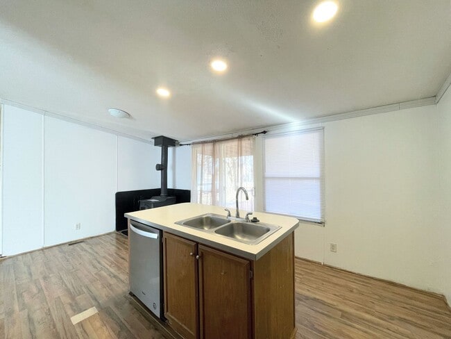 Building Photo - 3 Bed 2 Bath in Quiet Rural Setting