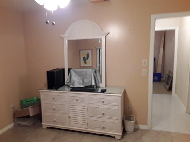 Building Photo - 118 SW Fairway Ave