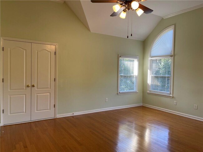 Building Photo - 245 Gladeside Path