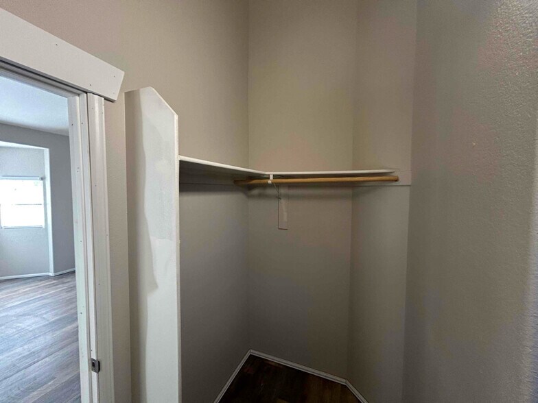 Building Photo - 913 E Uintah St