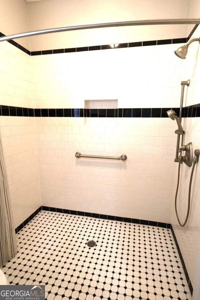 Building Photo - 217 Mountain View St