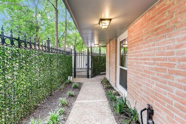 Building Photo - 6306 Riverview Way