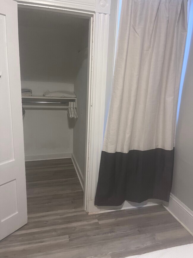 Building Photo - 147 Grove St