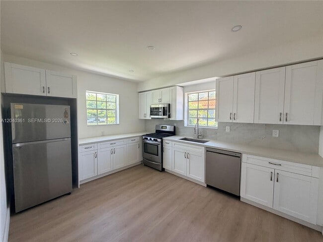 Building Photo - 1525 SW 76th Ct