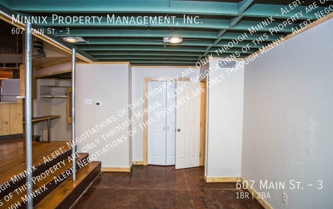 Building Photo - 607 Main St. #03
