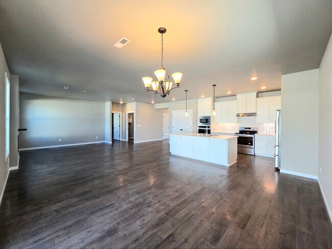 Building Photo - New 4 Bed Rambler | Fenced Yard | 2-car Garage | Move-In Ready House for Rent in Quincy!