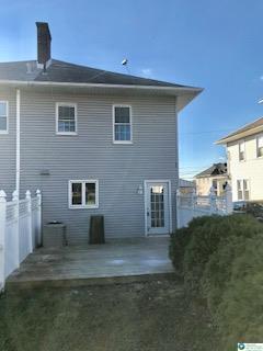 Building Photo - 425 Bank St