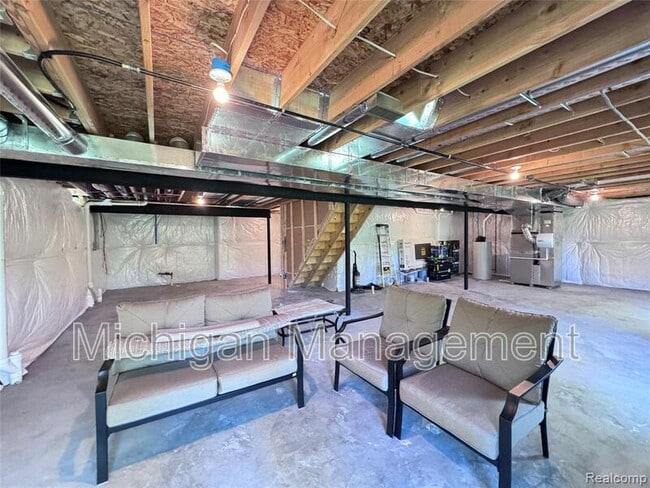 Building Photo - 6149 Woodridge Ln