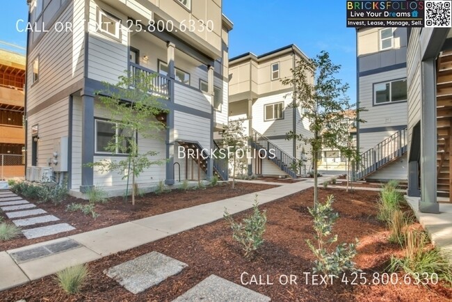 Building Photo - Near JBLM – Stylish, Comfortable, and Move...