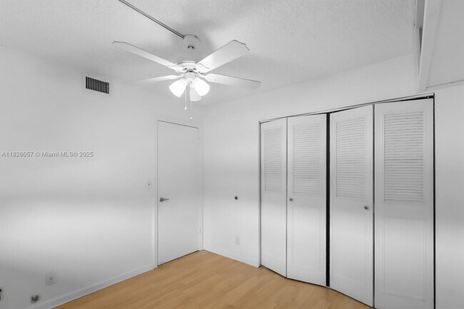 Building Photo - 10167 Twin Lakes Dr