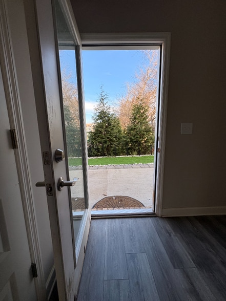 Building Photo - 4060 Opal Dr