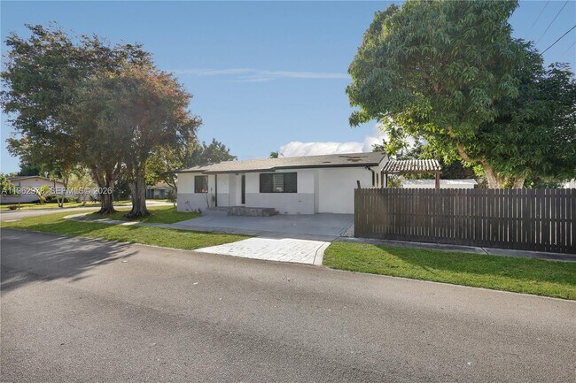 Building Photo - 7501 Raleigh St