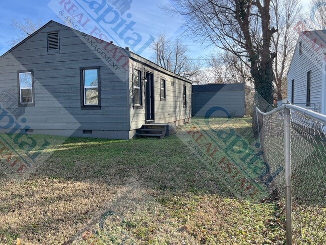 Building Photo - Cozy 2 Bedroom