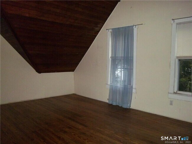 Building Photo - 12 Bluff Rd W