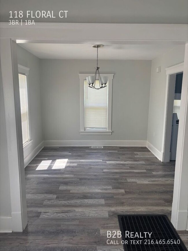 Building Photo - 118 Floral Ct