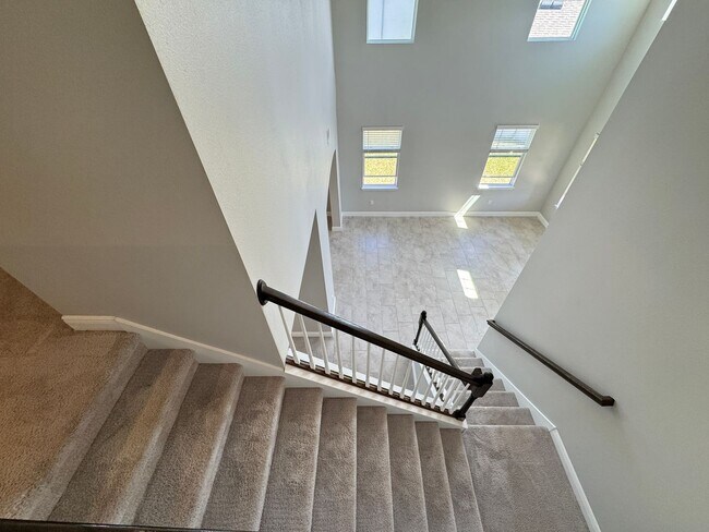 Building Photo - Available NOW!  Incredible, SPACIOUS 5 Bed...