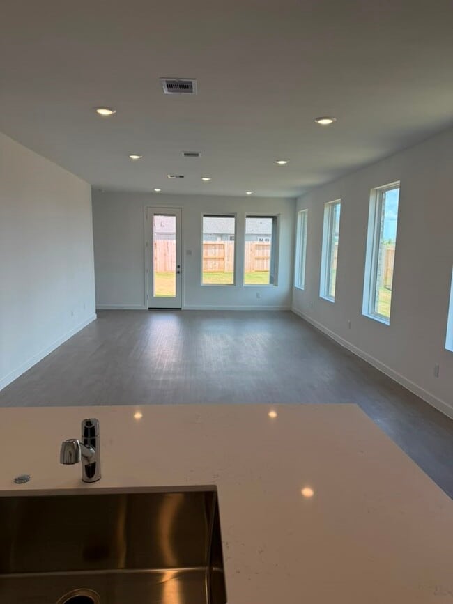 Building Photo - 2847 Gdn Mdw St
