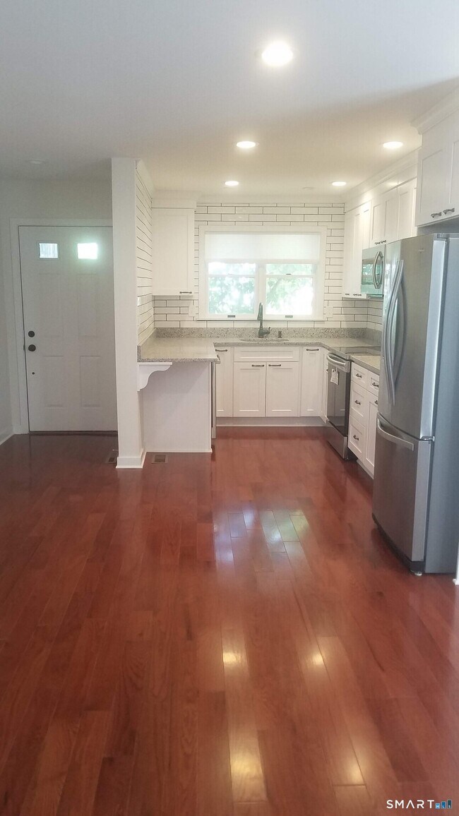 Building Photo - 6 Timberline Dr